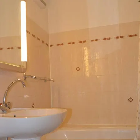 Daire T2 Avec Parking A Font-romeu - Fr-1-580-12 *